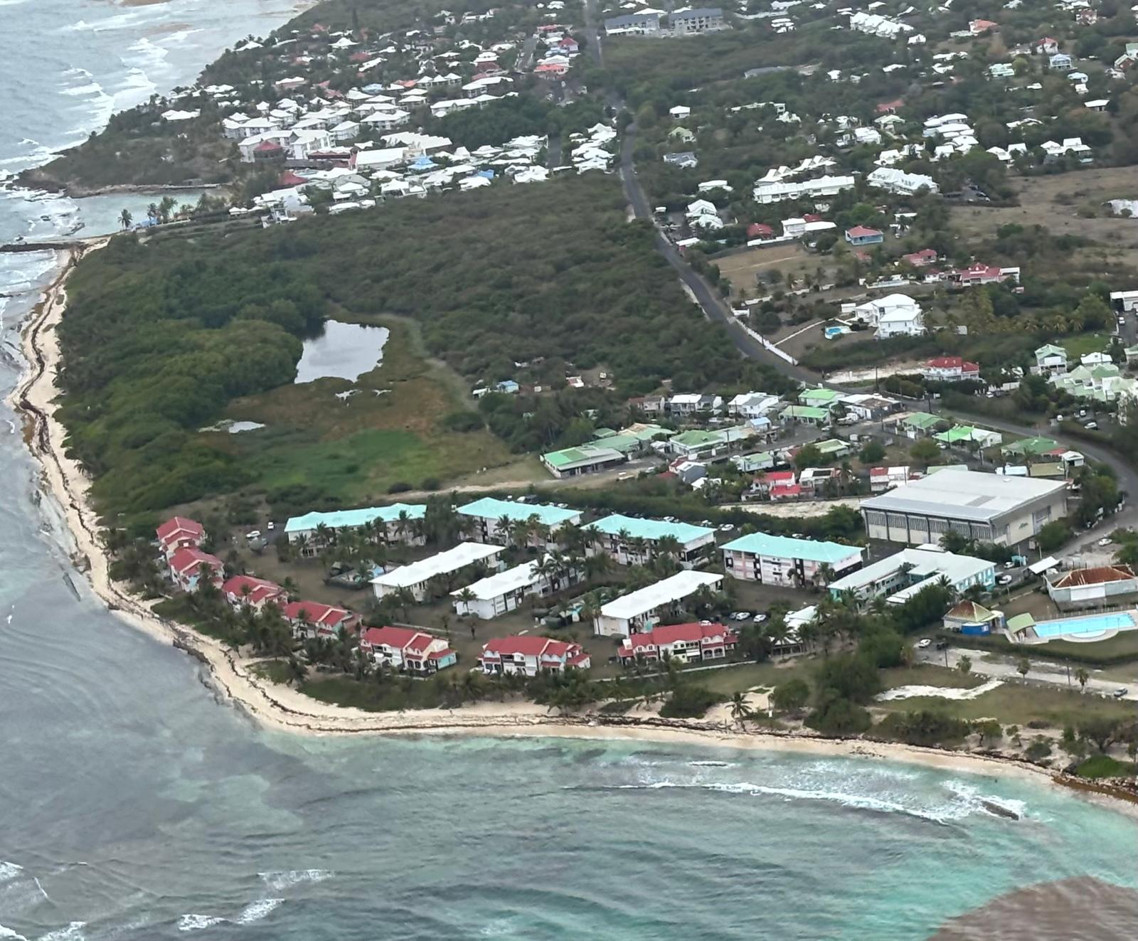 Résidence Crystal Beach vue du ciel sur le littoral de Saint-François