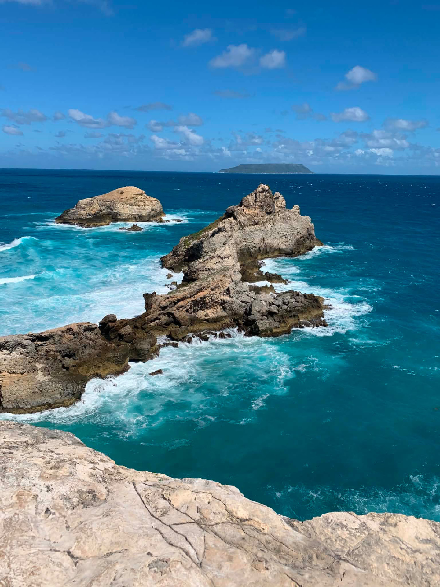 Rochers battus par l’océan à la Pointe des Châteaux