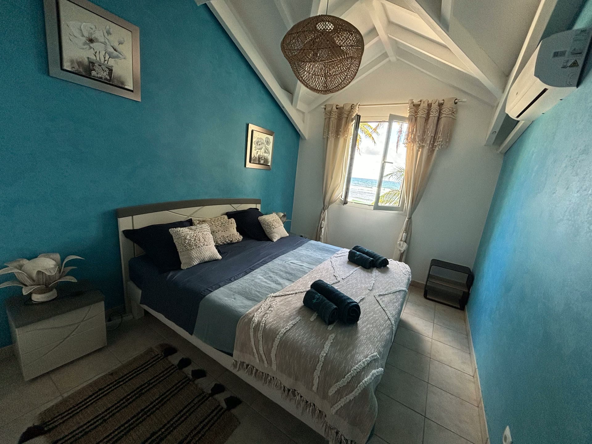 Chambre parentale de Villa Pitaya avec vue sur l’océan