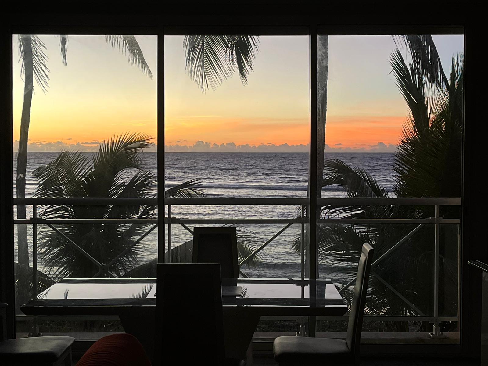 Lever du jour vu depuis le séjour de Villa Pitaya