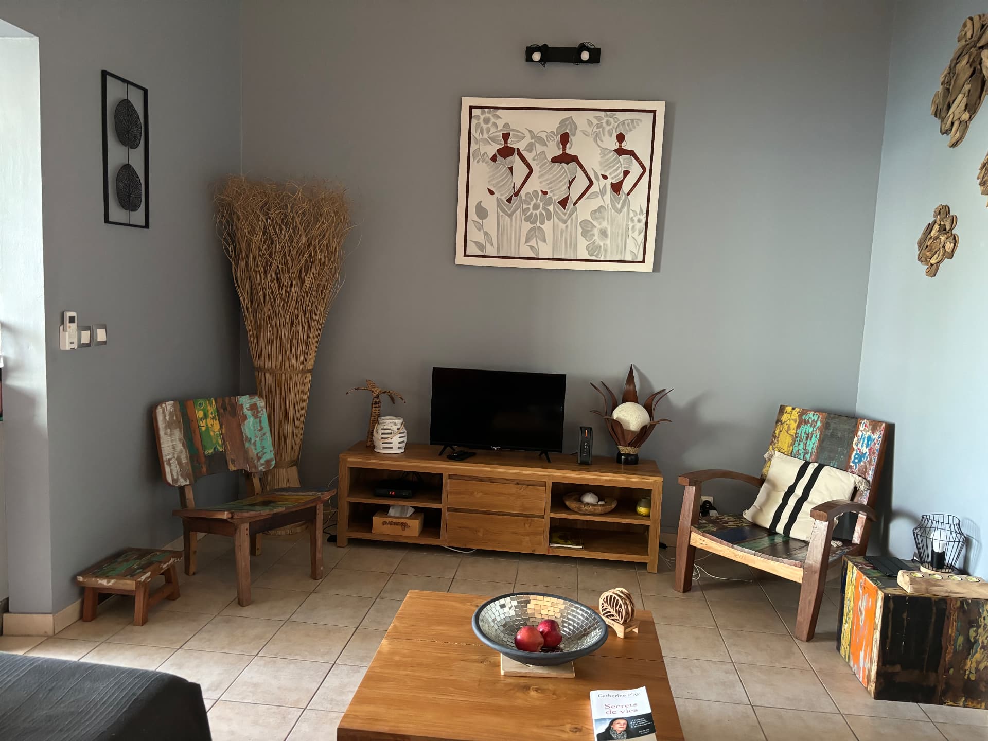 Séjour chaleureux et décoré de Villa Pitaya