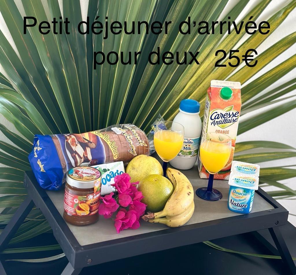 Petit déjeuner d’arrivée pour deux personnes préparé pour Villa Pitaya